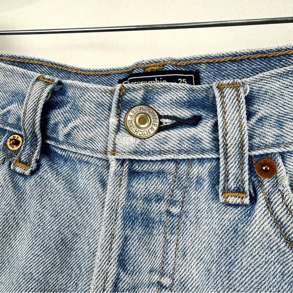 Abercrombie & Fitch Sz 0/25 DISTRESSED HIGH RISE 4" DENIM SHORTS RAW HEM COASTAL - Picture 5 of 14